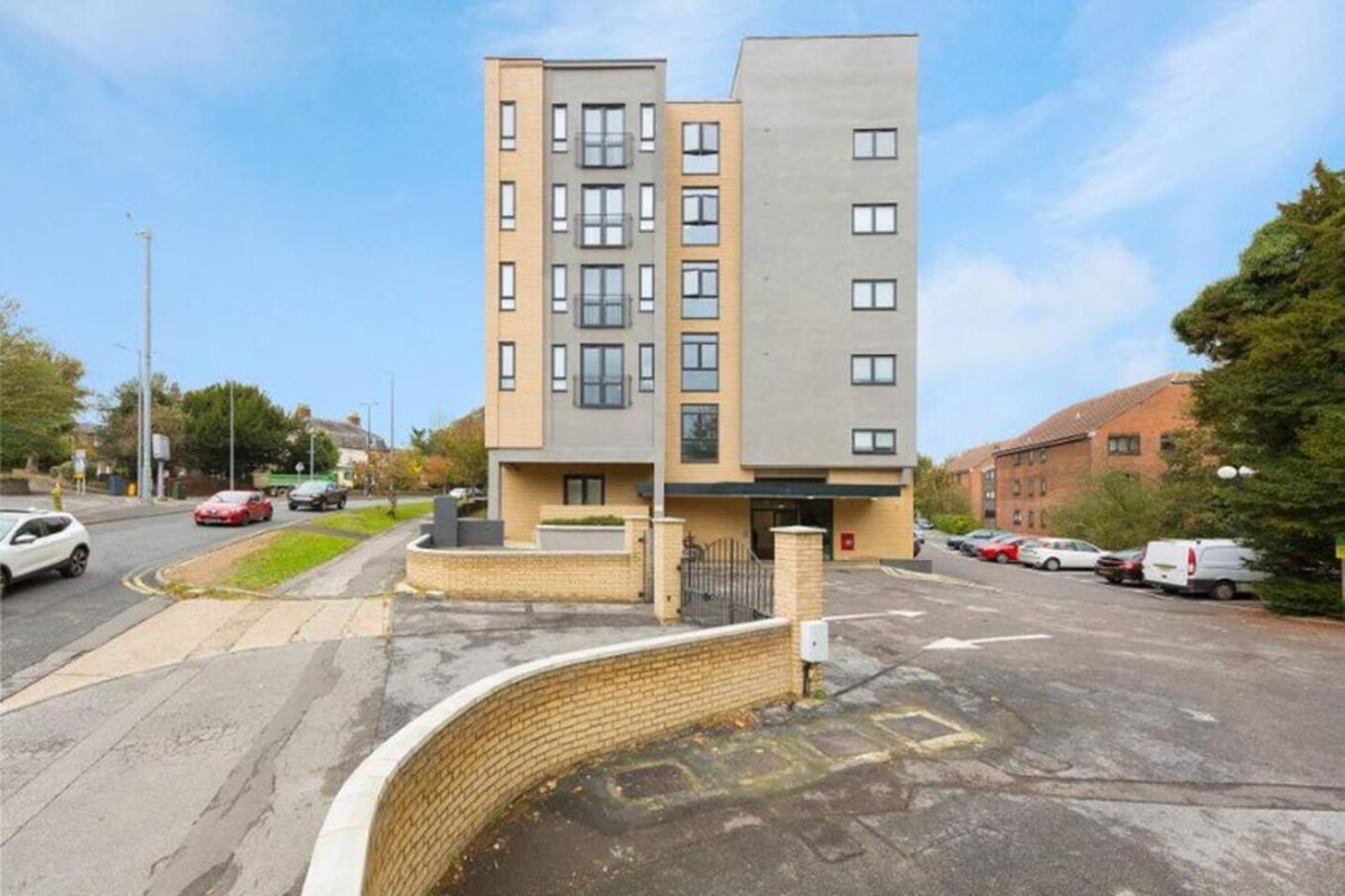 Maidstone Heights By Kasar Stays Exterior foto