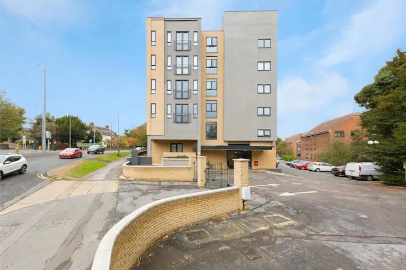 Maidstone Heights By Kasar Stays Exterior foto