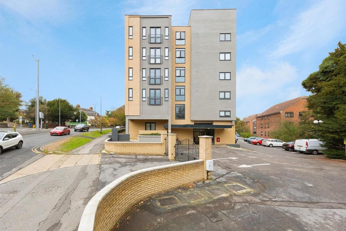 Maidstone Heights By Kasar Stays Exterior foto
