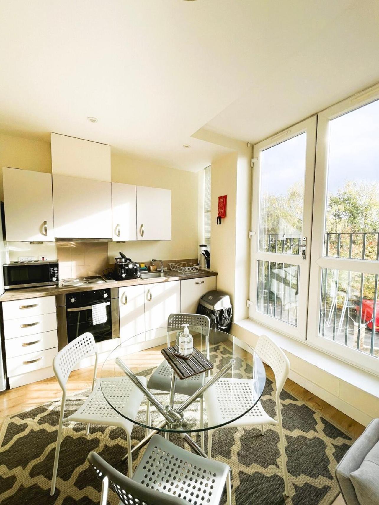 Maidstone Heights By Kasar Stays Exterior foto